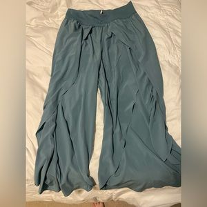 Halara Breezeful High Waisted Back Waistband Pocket Palazzo Flowy Split Wide Leg